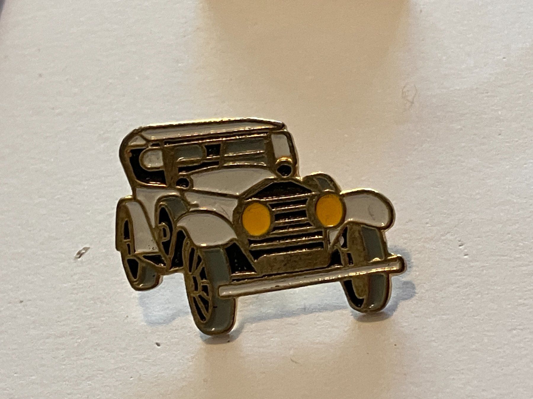Placchette & Badge: 1 Pin Oldtimer – Usato da Basel venduto da djwwpp