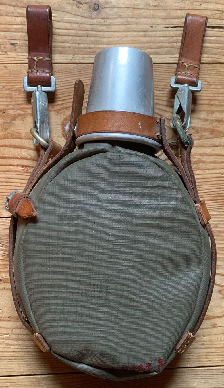 Schweizer Armee Ausrüstung & Ersatzteile: Labeflasche der CH Armee – Gebraucht aus Goldingen von Bergler012
