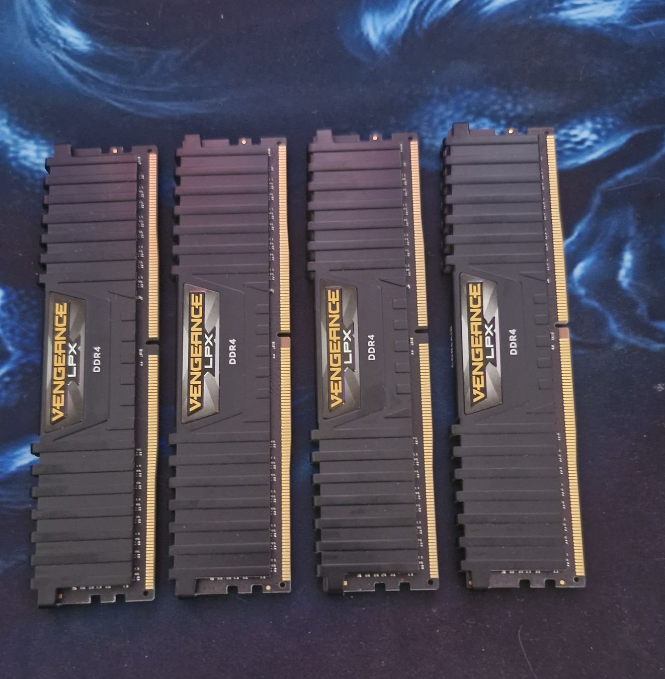 Corsair Mémoires / RAM: Corsair ddr4 RAM 4x8gb  – D'occasion à Bonaduz par tor_vj52
