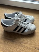 Adidas Superstar Sneaker, Gr. 36.5, guter Zustand!