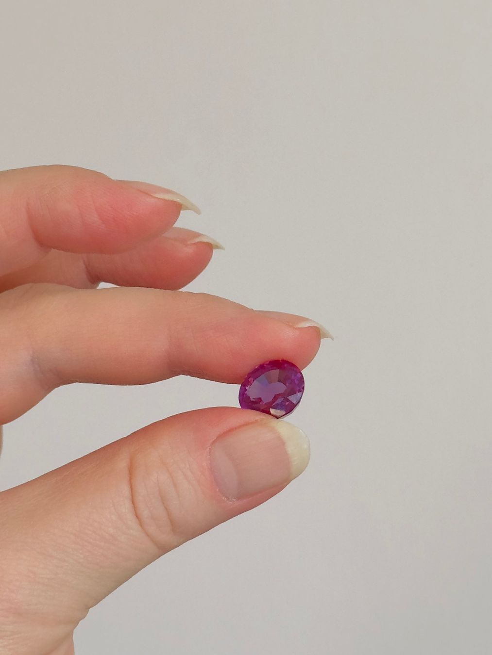 Edelsteine: 8.45 Ct Color Change Round Cut Certified – Neu und originalverpackt aus Genève von AWWA 2