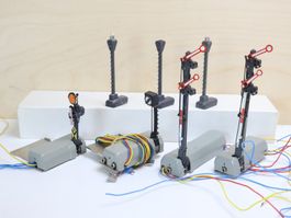 Märklin 4 x Sperr & Flügelsignal + 3 x Lichtmasten - H0