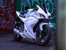 Yamaha YZF-R125 Motorrad weiss guter Zustand