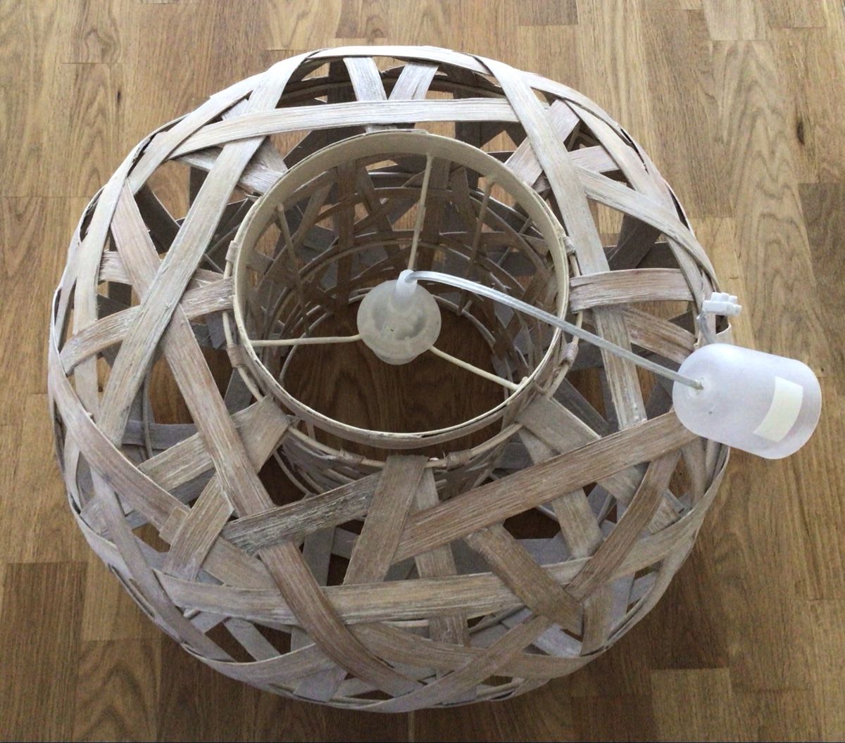 Lustres & lampes de plafonds: Hängelampe/Pendellampe mit Holzgeflecht – D'occasion à Oberwil BL par Brichri3001 1