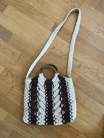Tasche Natura gehäkelt mit Holzgriffen