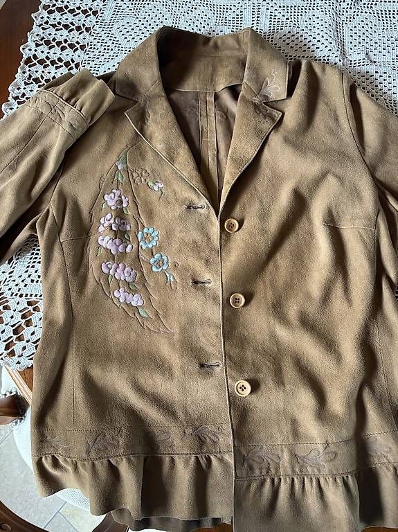 Giacche: Leichte Jacke, Velourleder, Gr. 36 – Usato da Bremgarten AG venduto da Honeybooker 1