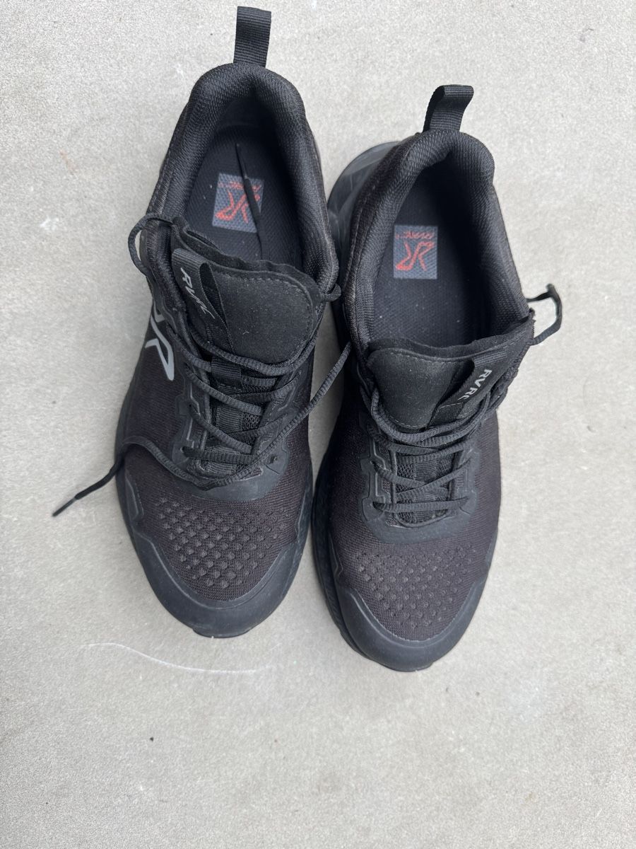 Scarpe da uomo: Sneakers Herren Grösse 43 – Nuovo (secondo la descrizione) da Pfäffikon/ZH venduto da Maraschino