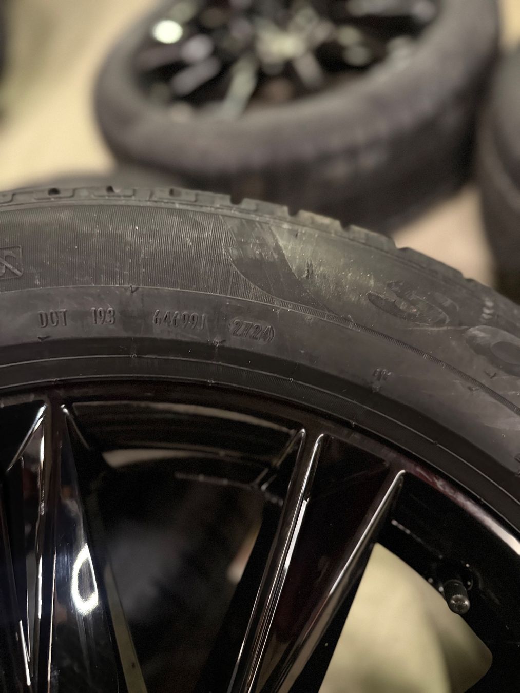 Audi Pneumatici & Ruote complete: Originale Audi Q4 E-tron Winterräder 19zoll Neu – Nuovo e nell'imballaggio originale da Gerlafingen venduto da Pneu-Puric 5