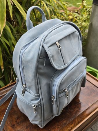Trendiger Rucksack in Himmelblau – ideal für den Frühling!
