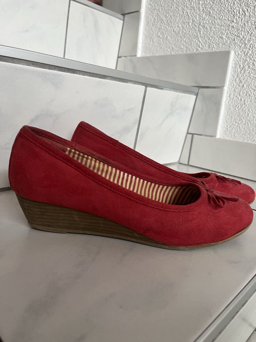 Scarpe da donna: rote Keilabsatz Pumps - Ariane – Usato da Jonschwil venduto da juliana_pluess 1