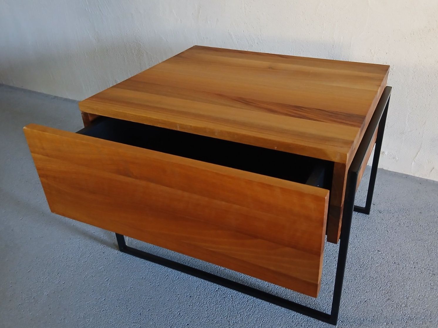 Pfister Comodini: Table de nuit design – Usato da Ollon VD venduto da florian1800 1