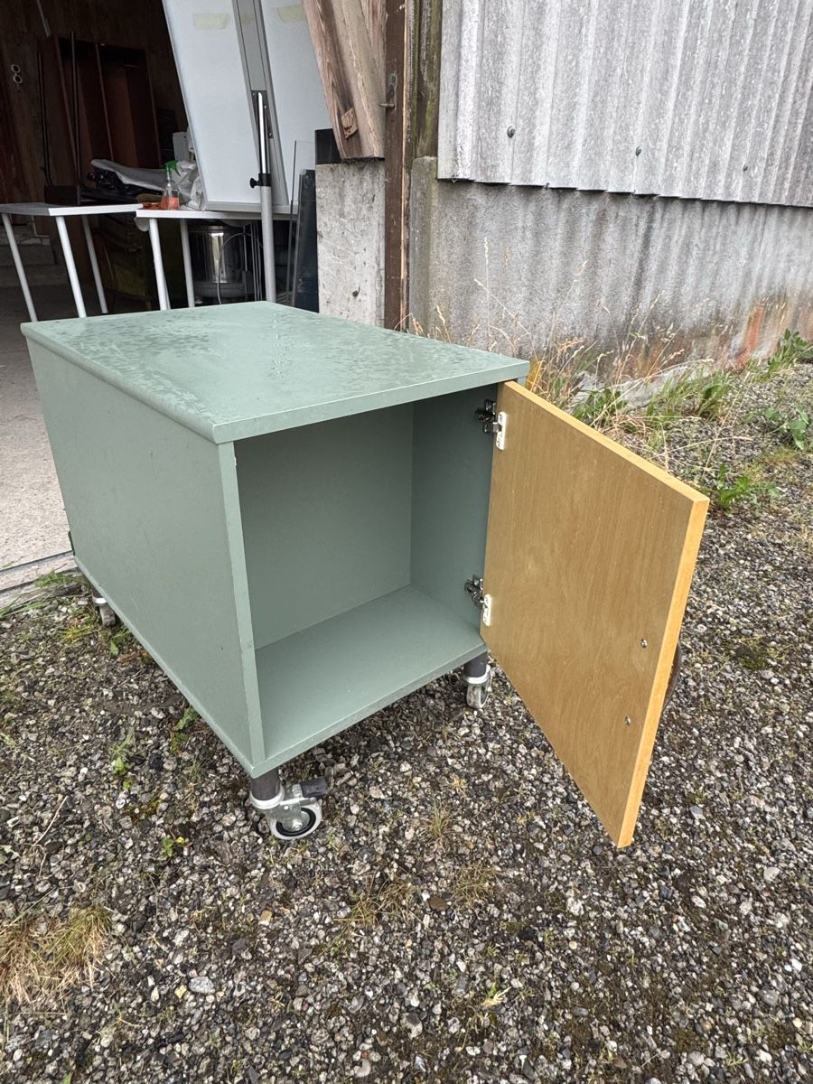 Cassettiere: Kleine Kommode auf Rollen – Usato da Knonau venduto da val_sn6b 4