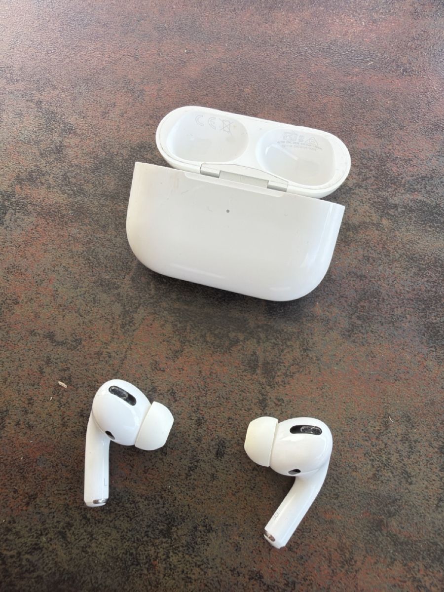 Apple Cuffie: Air Pods pro  – Usato da Hägglingen venduto da AniundPeach