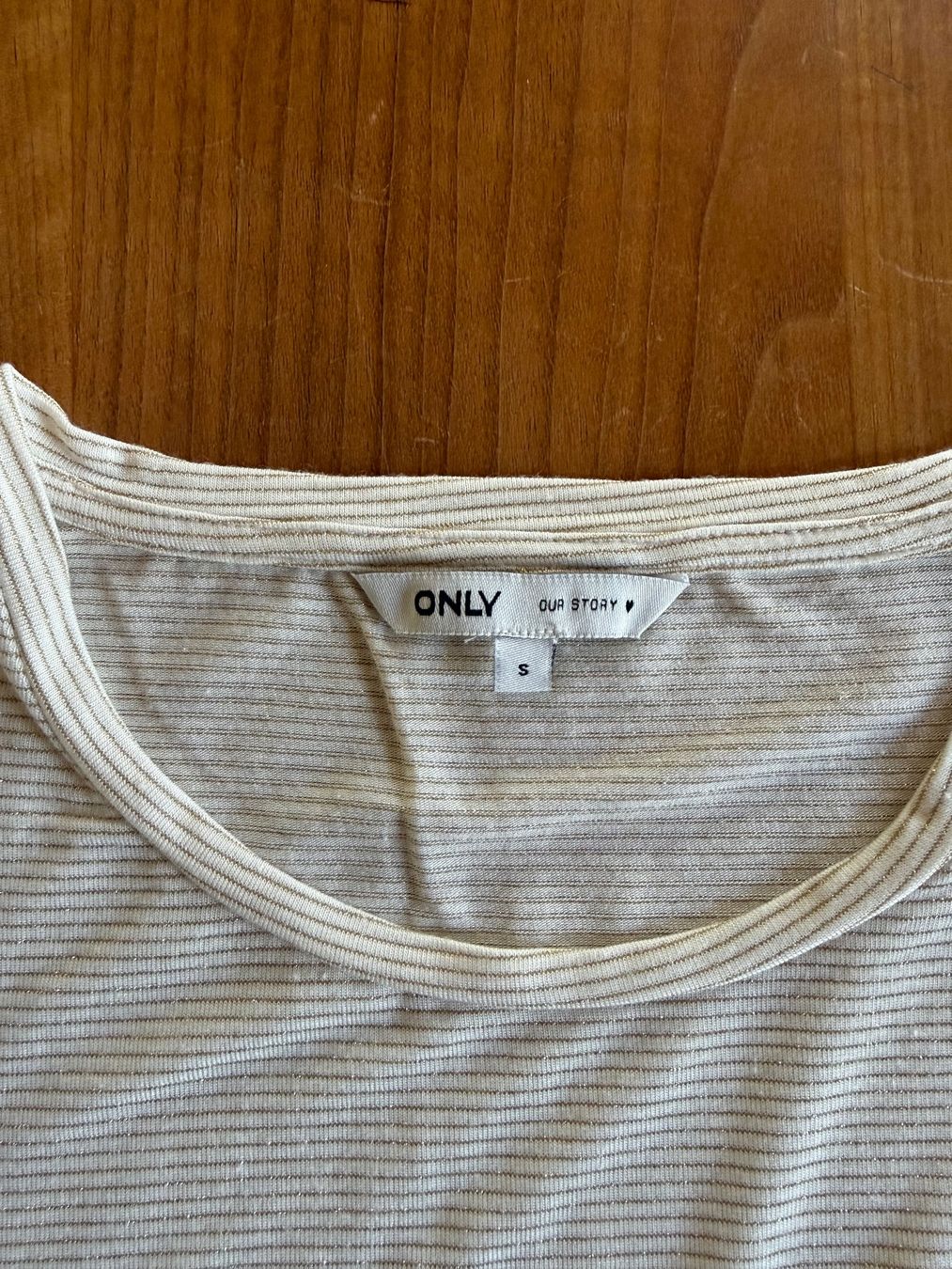 Only T-shirt: Only T-shirt – Usato da Raron venduto da lia_secondhand 1