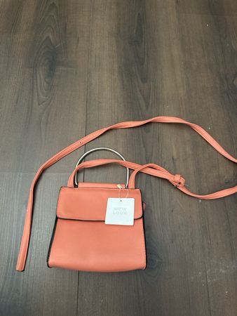 Handtasche Koralle Marke New Look mit Etikett