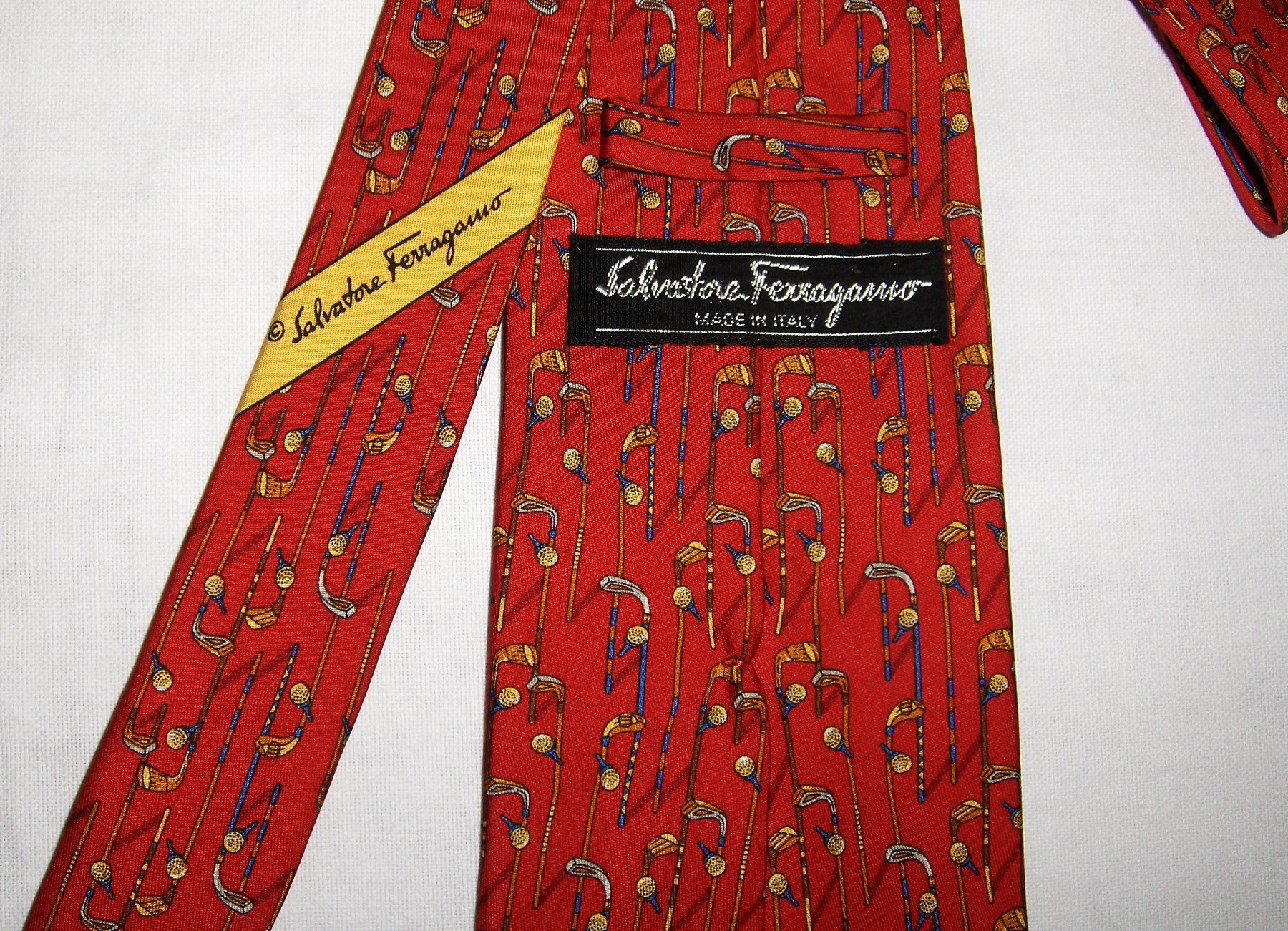 Salvatore Ferragamo Cravatte: Krawatte Salvatore Ferragamo rot Golfmuster Seide – Usato da Dübendorf venduto da alracfo 2