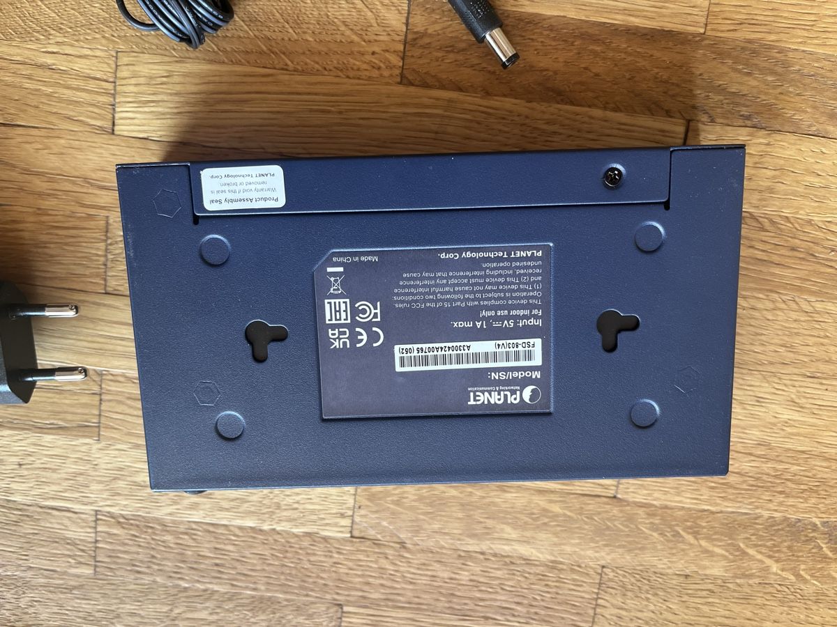 Hub & Switch: PLANET 8-Port 10/100Mbps Ethernet Switch FSD-803 – Usato da Münsingen venduto da kuenz7 2