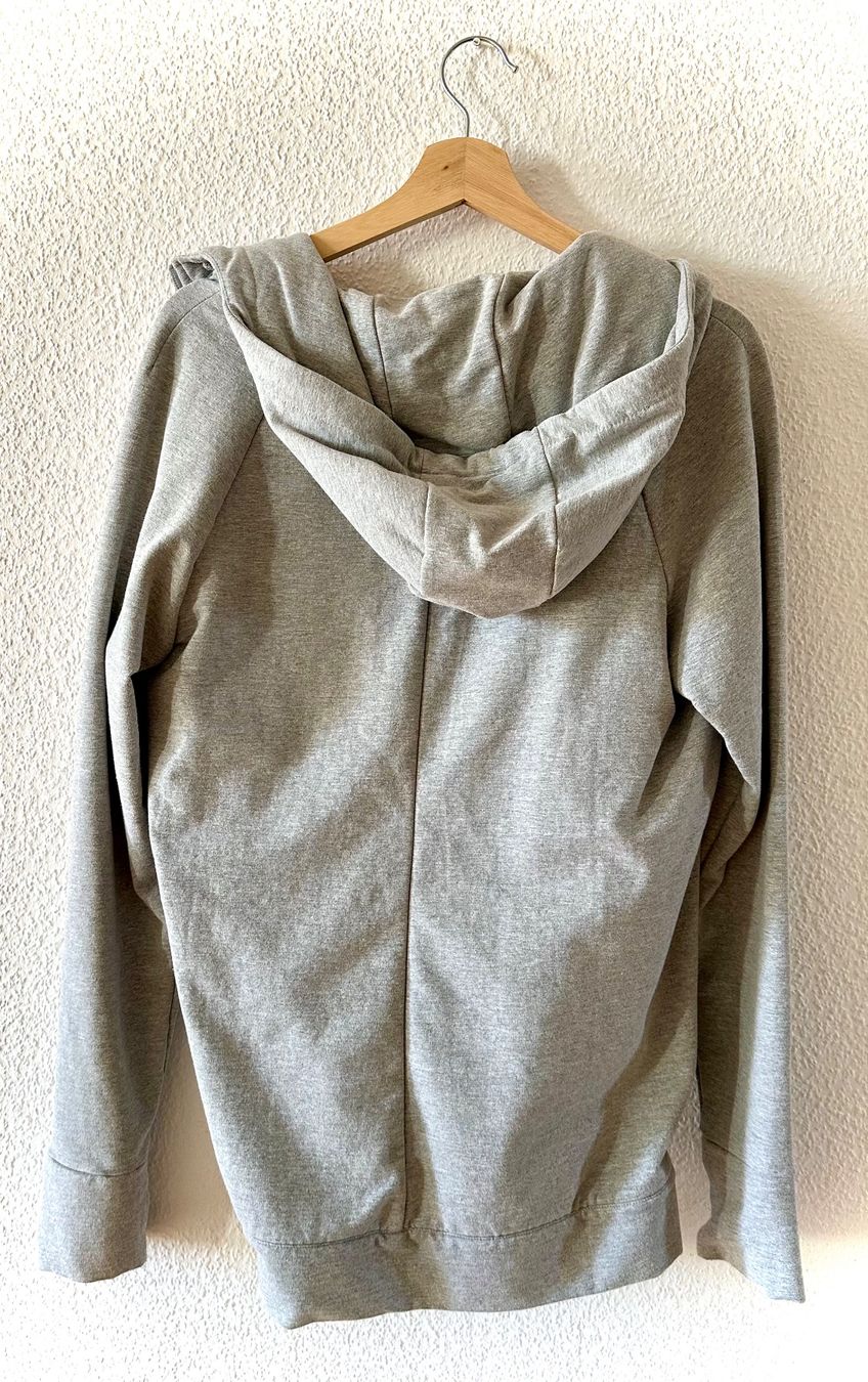 Pullover & Sweatshirts: Hoodie von Love Radius – Gebraucht aus Auvernier von E111 8