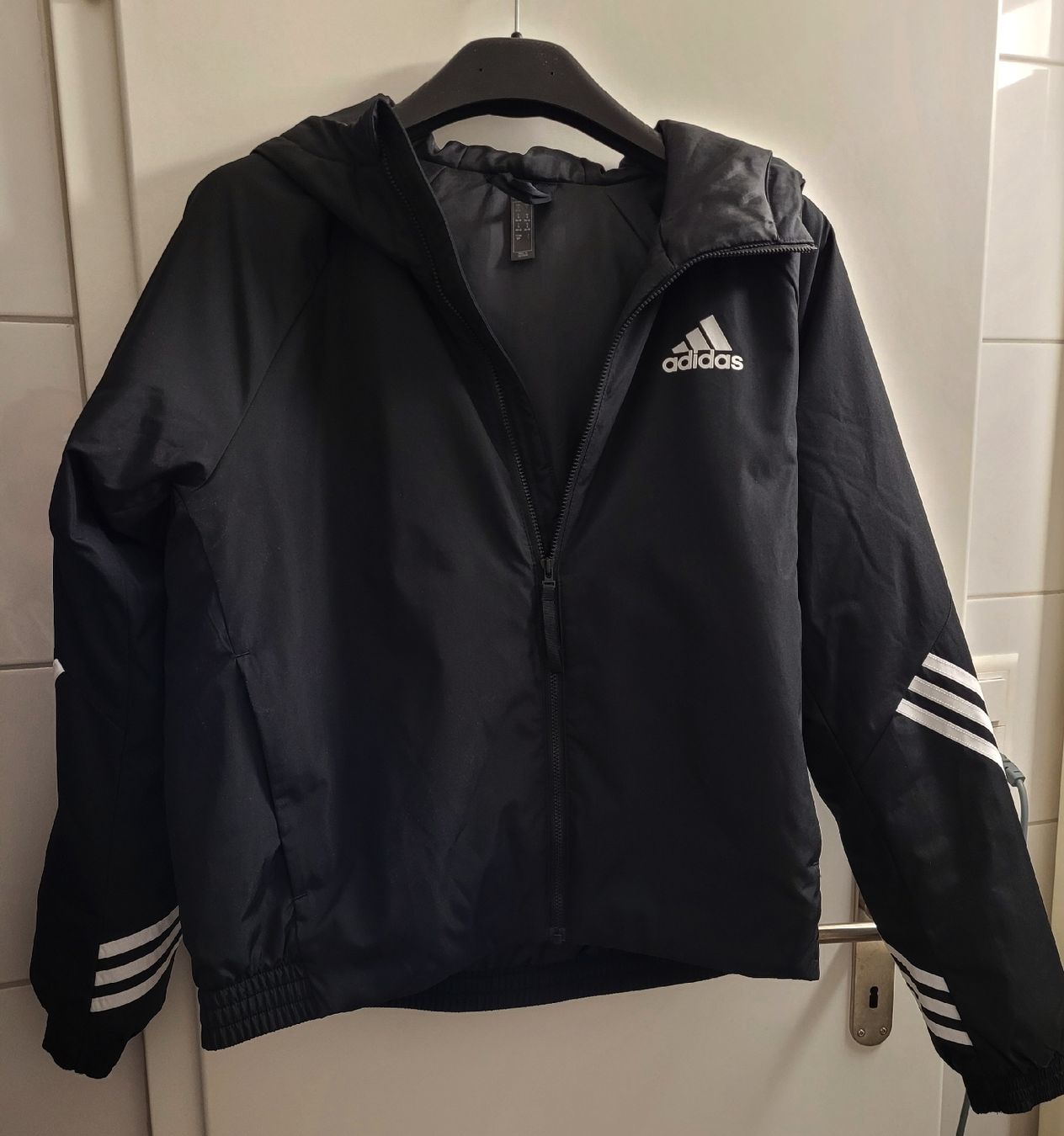 Adidas Giacche: Veste Adidas performance – Nuovo (secondo la descrizione) da Biel/Bienne venduto da Leila32 1