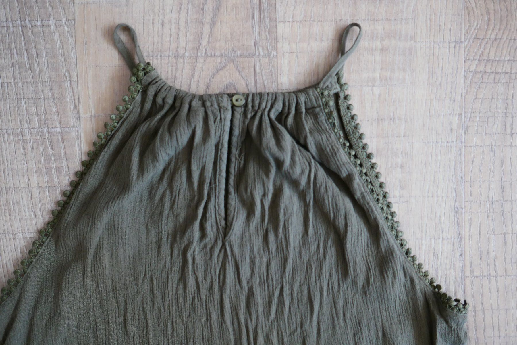 Blusen, T-Shirts & Tops: Top olivgrün von H&M, Gr. 32 – Gebraucht aus Port von uzuku 3