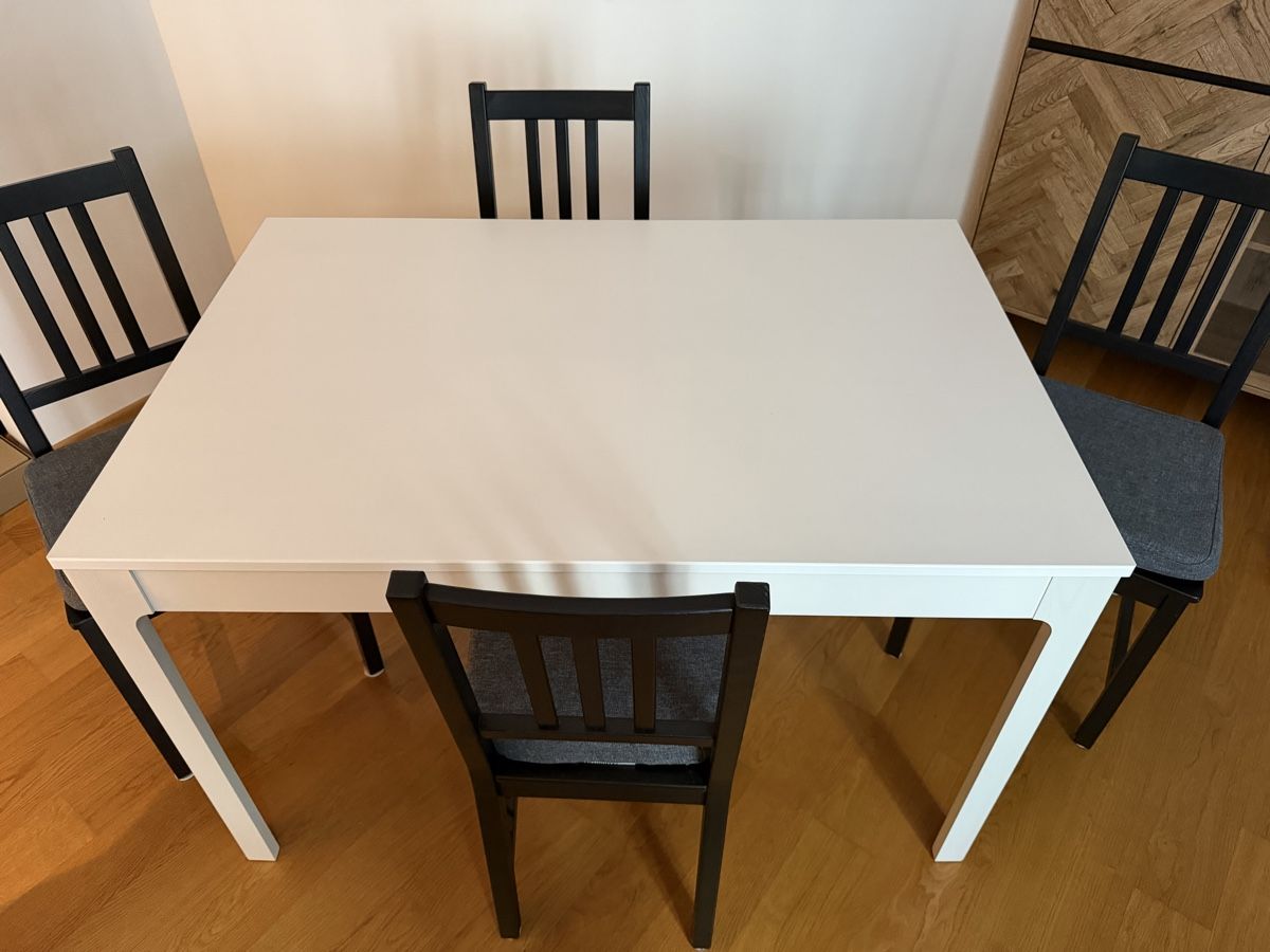 Ikea Set de table et chaises: Tisch mit 4 Stühlen – D'occasion à St. Gallen par chi_fw8w