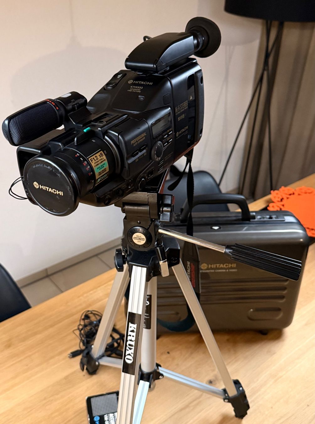 Hitachi Videocamere: HITACHI INTEGRATED CAMERA & VIDEO VM - S83 E – Usato da Dietikon venduto da gab_qz7y 5