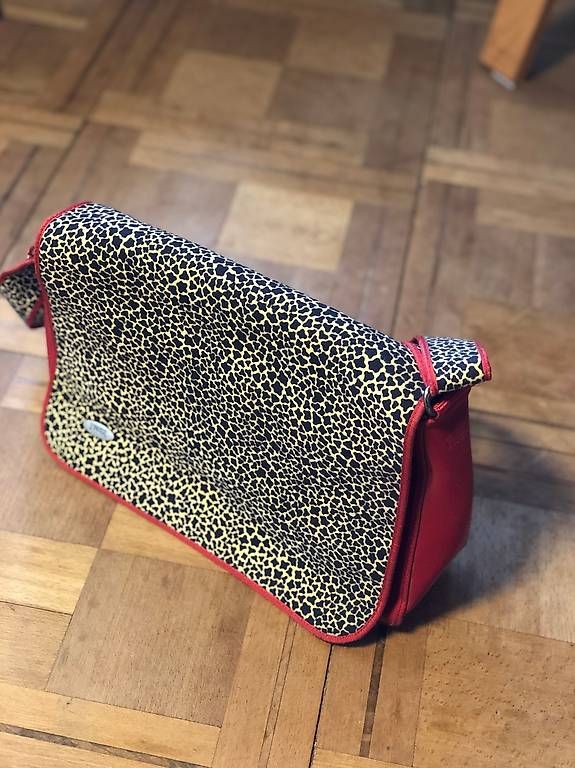 Taschen: Tiger Suisse Handtasche – Gebraucht aus Ebnat-Kappel von del_9vyy