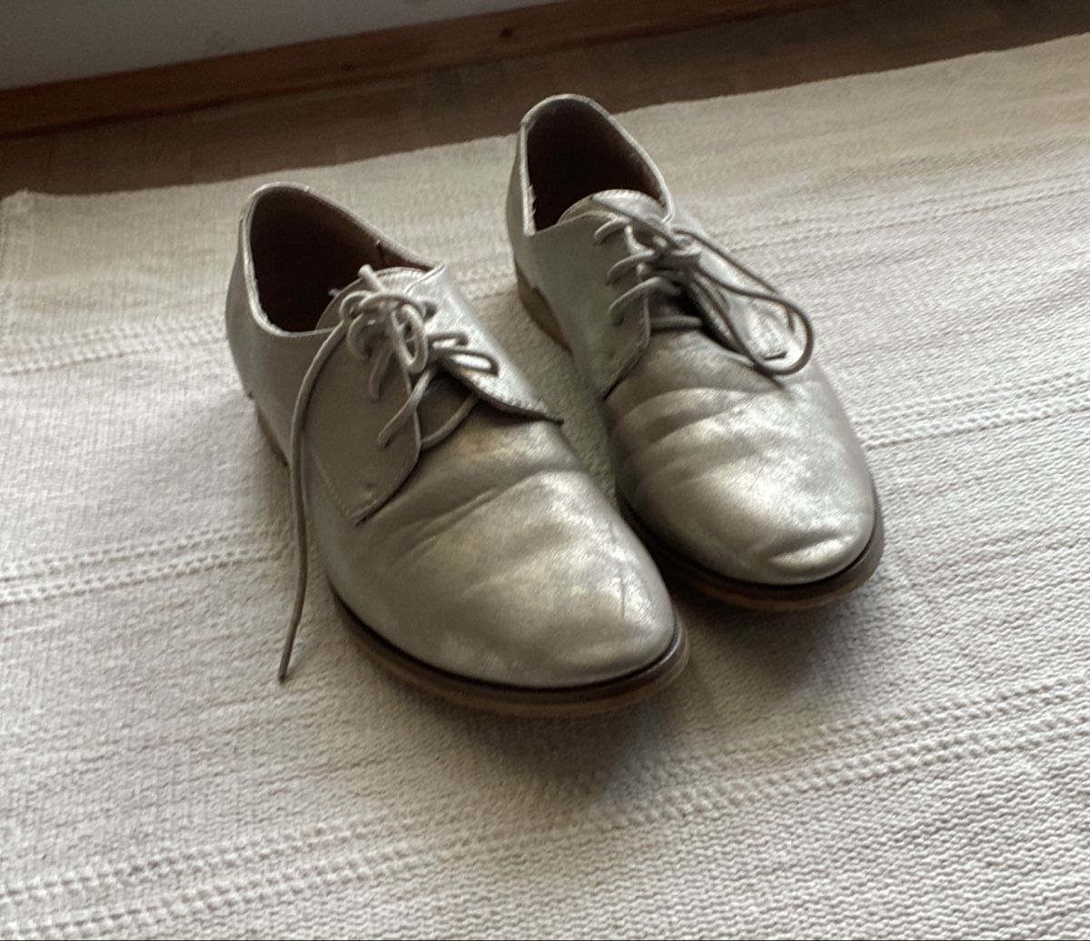 Damenschuhe: Petites paires de chaussures style derby – Neu (gemäss Beschreibung) aus Moutier von Happyvidedressing 1