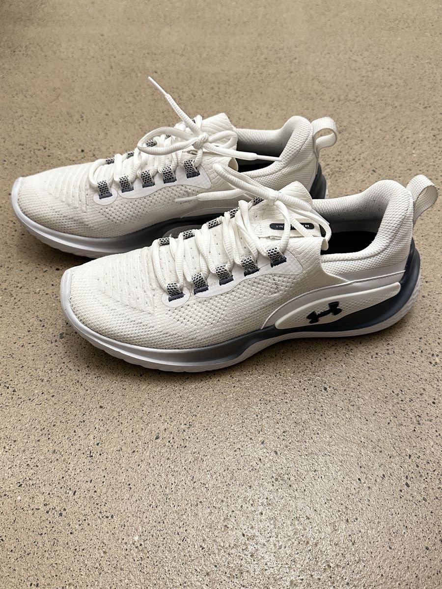 Under Armour Scarpe da uomo: Under Armour Trainingsschuhe, Weiss, Grösse 40.5 – Nuovo (secondo la descrizione) da Schlieren venduto da axe_nr8f