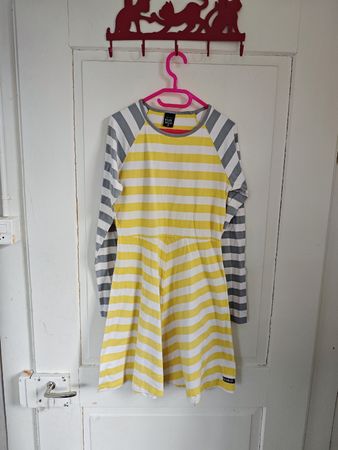 Kleid von Villervalla Gr 152