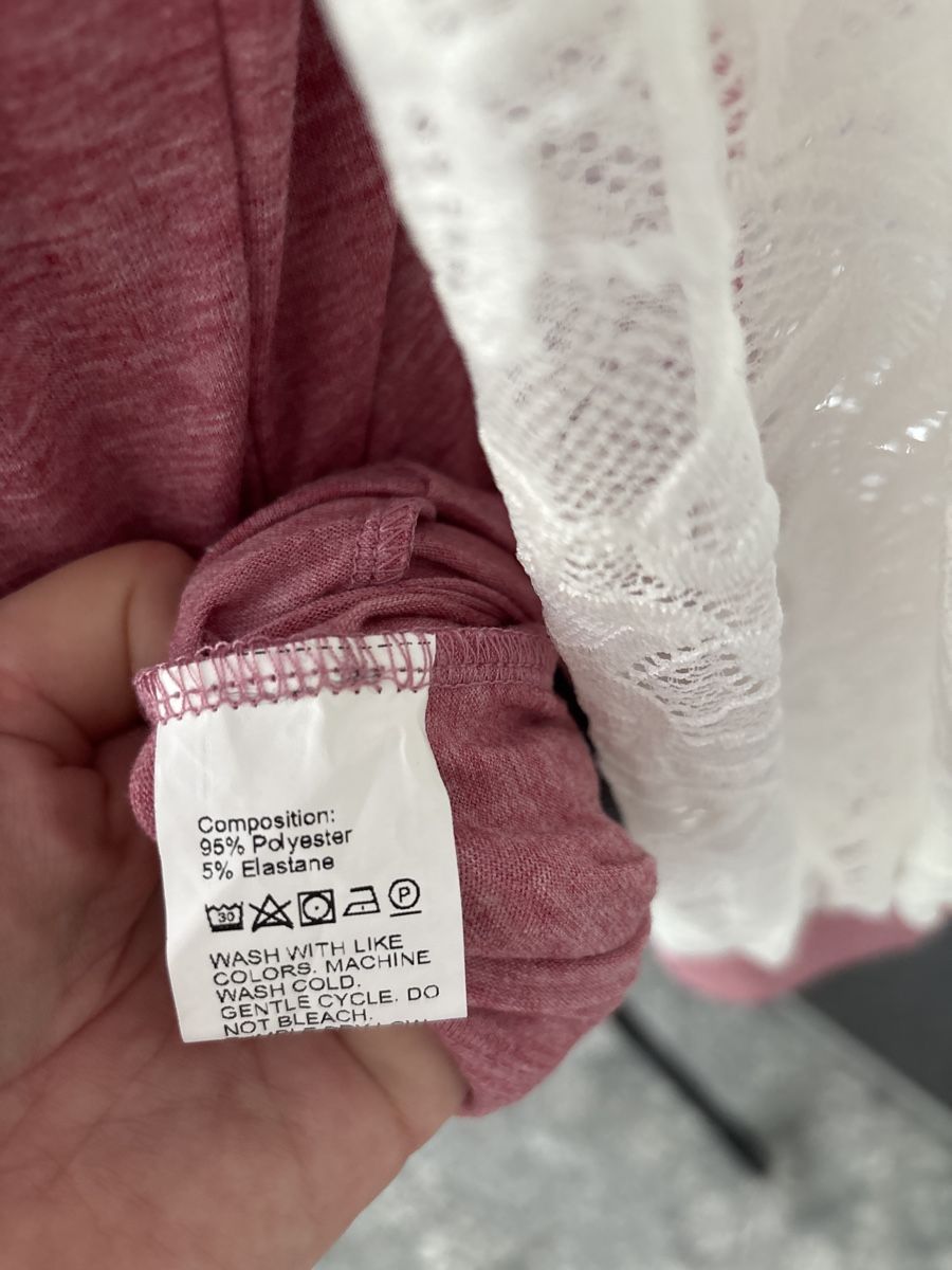 T-shirt: Hübsches Shirt mit Spitze – Nuovo (secondo la descrizione) da Muri AG venduto da ReBoutique 4