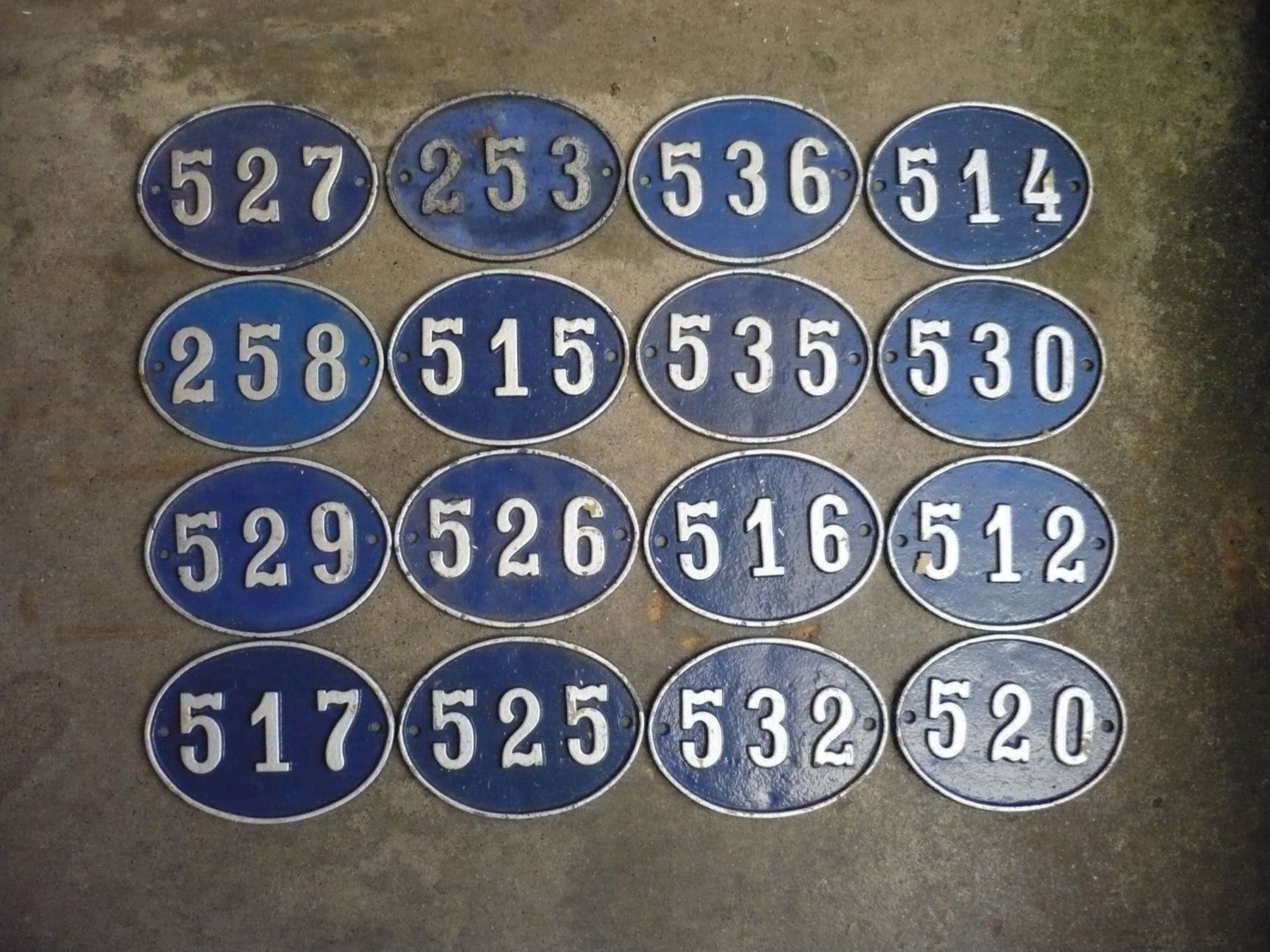 Insegne: 16 Hausnummern aus Aluminiumguss – Usato da Biberist venduto da Urmel