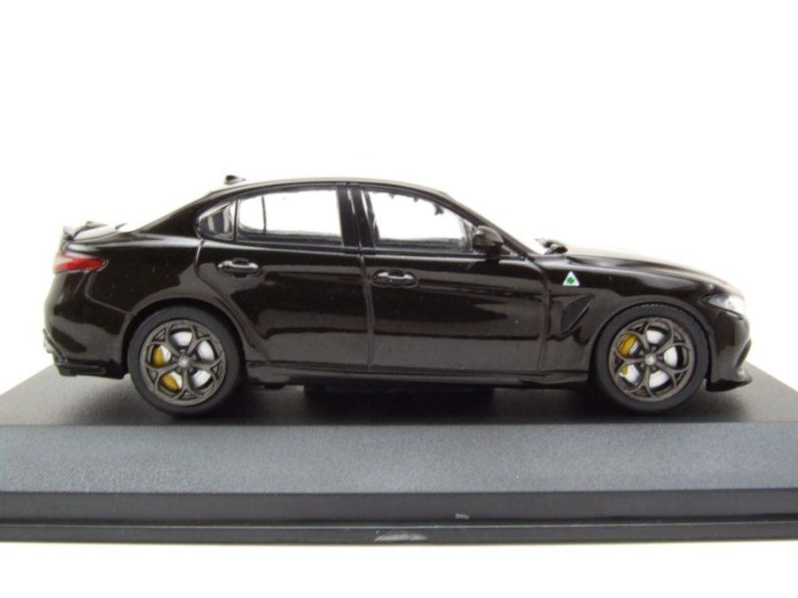 Alfa Romeo Modellini d'auto: Alfa Romeo Giulia Quadrifoglio – Nuovo e nell'imballaggio originale da Flawil venduto da Imperiosud 6