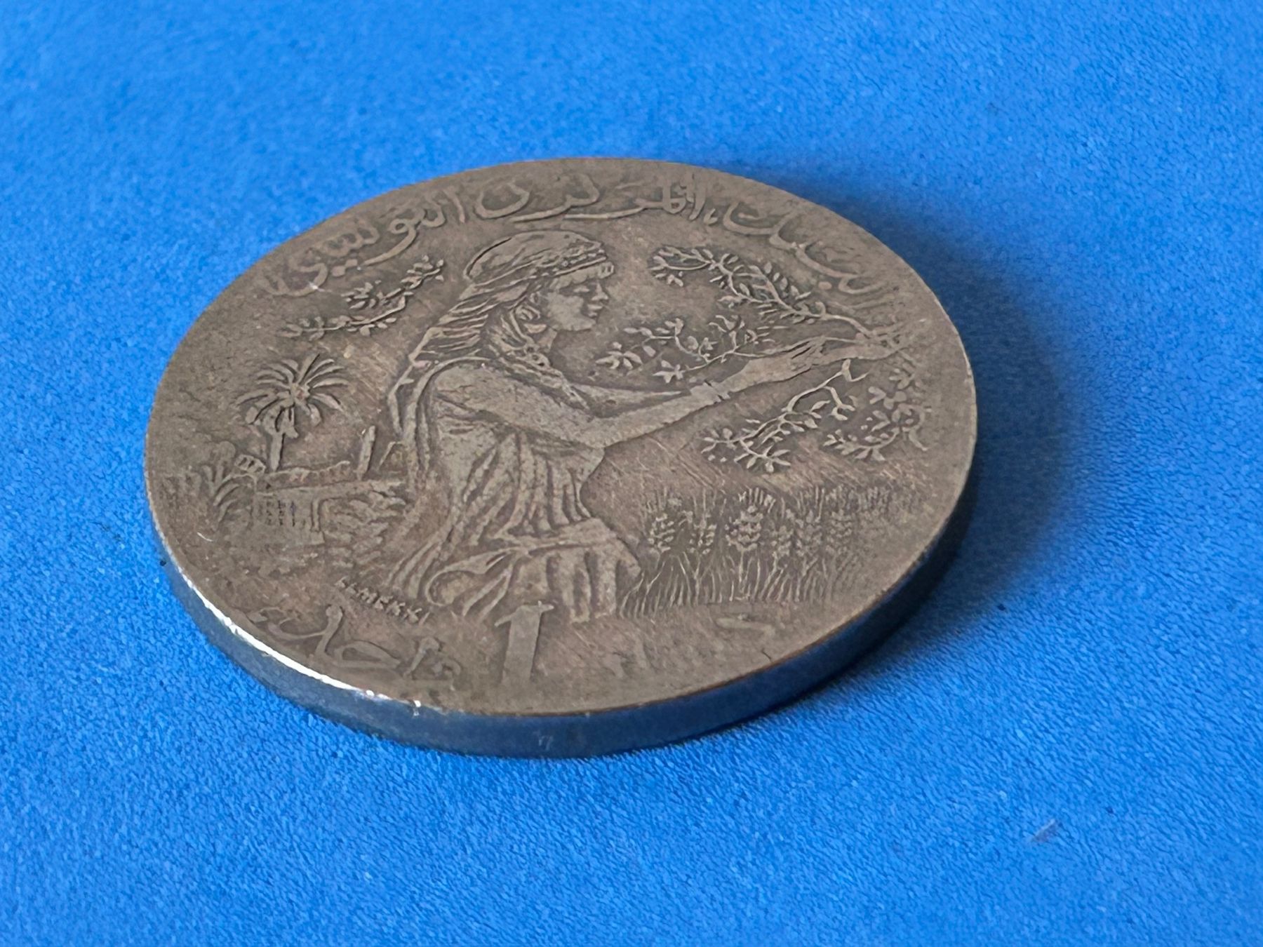 Tutti le monete: Tunisia - 1 Dinar - 2009 [Circulated] – Usato da Corcelles NE venduto da AJKader 8