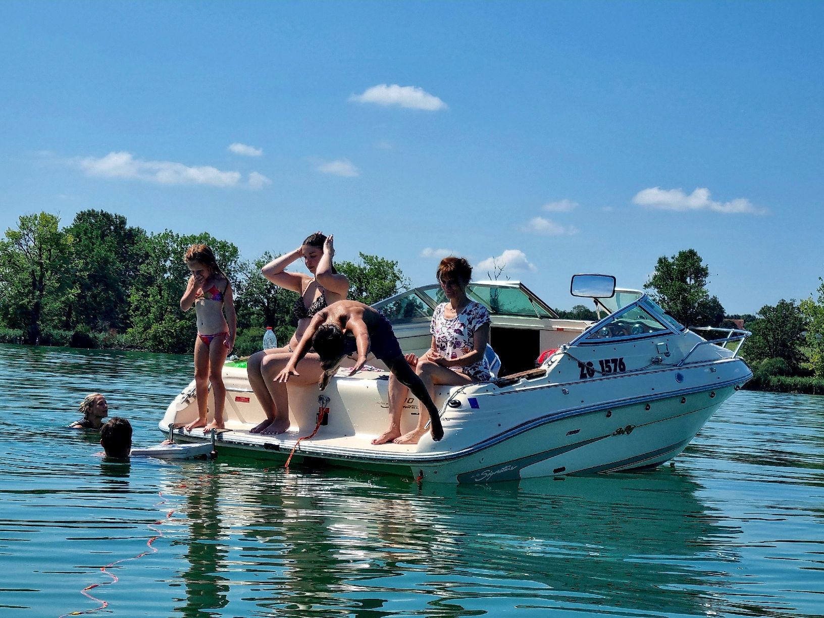 Barche: Motorboot 5.7 L, V 8, 8 Pers. – Usato da Hasle LU venduto da stupero 1