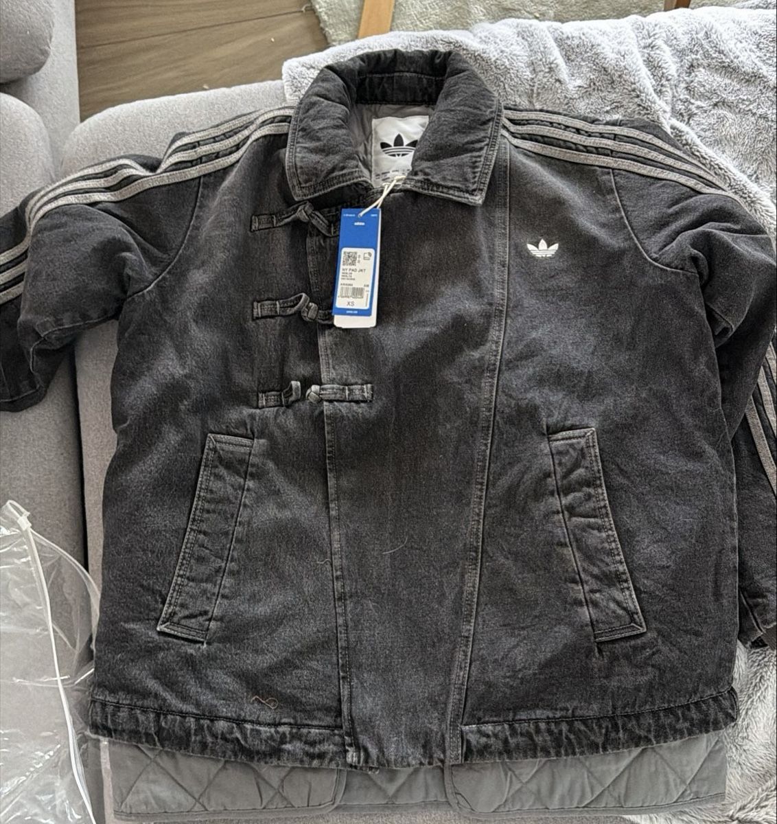 Adidas Jacken: Adidas Denim Chinese New Year Jacket – Neu und originalverpackt aus Männedorf von manoliu 1