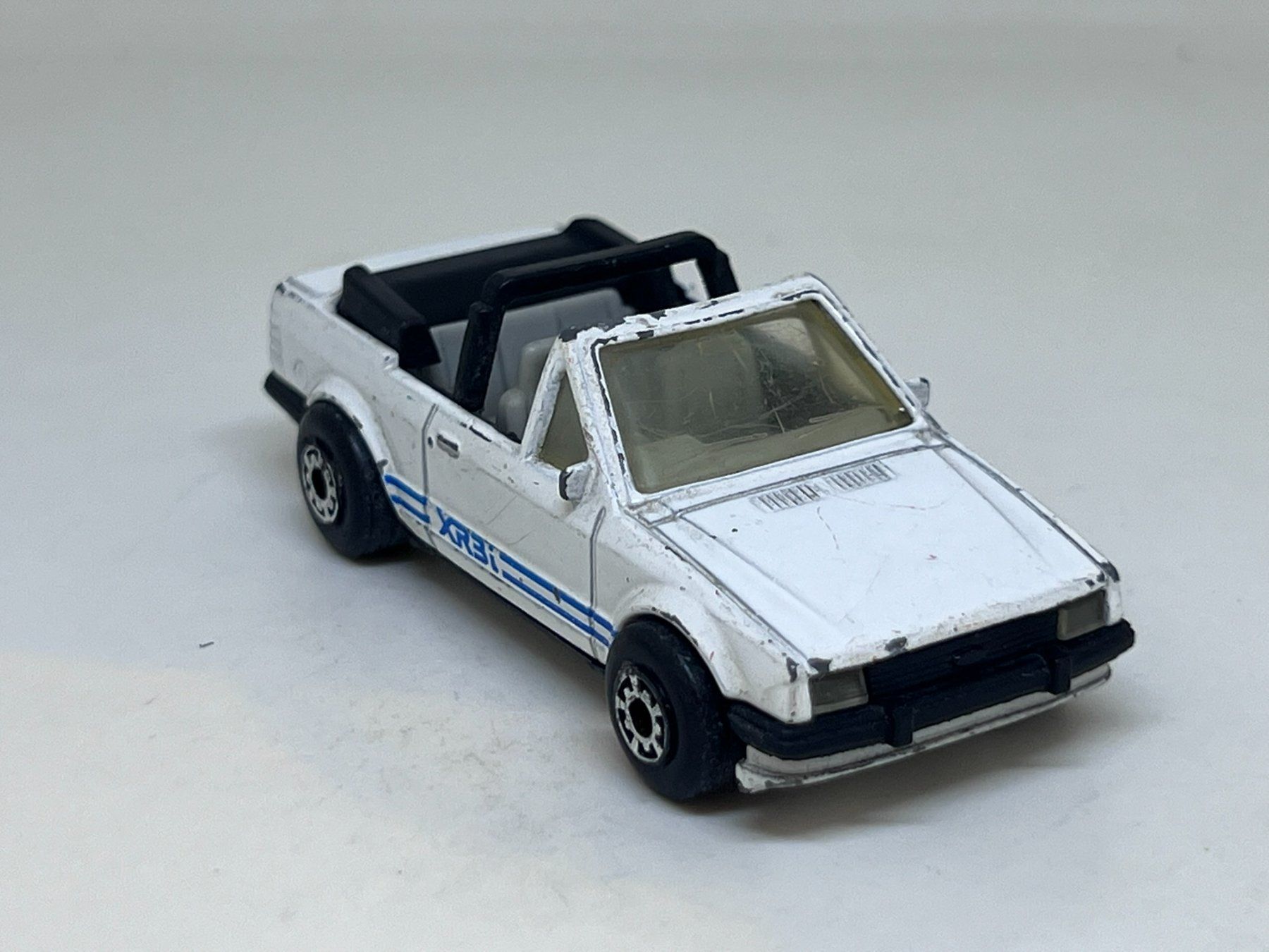 Matchbox Modellini d'auto: Matchbox Ford Escort Cabriolet #726 – Usato da Wildegg venduto da LaaBoutique
