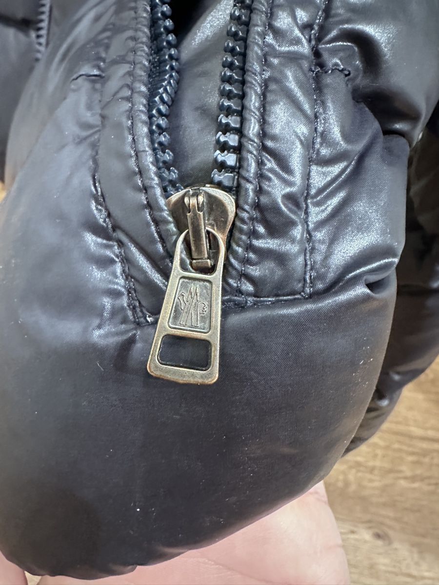 Moncler Jacken: Moncler down jacket 2022 – Gebraucht aus Kirchberg SG von SchweizerStein 4