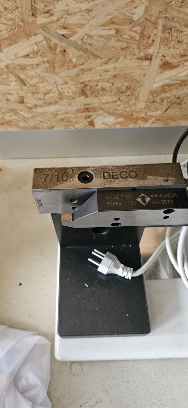Tutti gli attrezzi: banc de pré-réglage Tornos Deco10 – Usato da Grenchen venduto da aud_m6jg 1