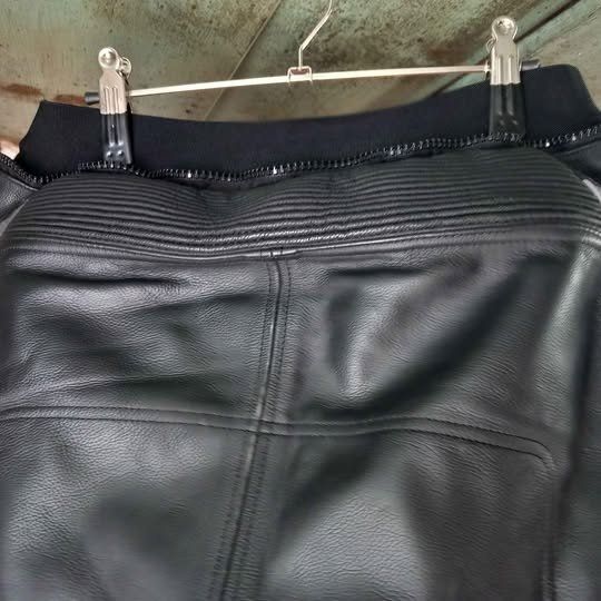 Completi: IXS Lederkombi Grösse 58/56 – Usato da Hochwald venduto da motowear-secondhand 4