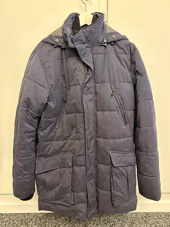 Giacche: Hochwertige Winterjacke – Usato da Gossau SG venduto da Vanuatu