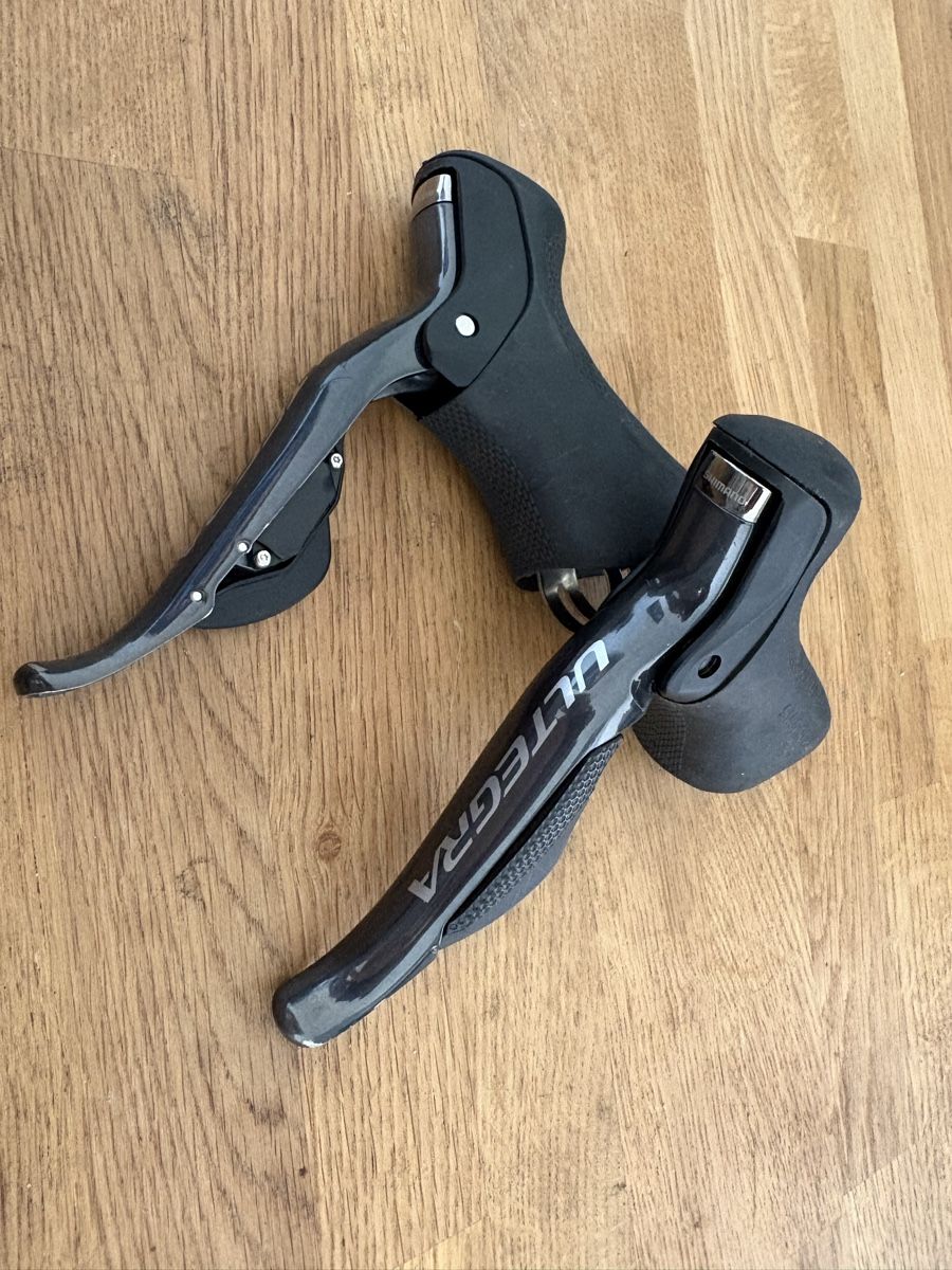 Ultegra Pezzi di ricambio: Cocottes Shimano ultegra di2 st-6770 – Usato da Biel/Bienne venduto da pat_kh7v 1