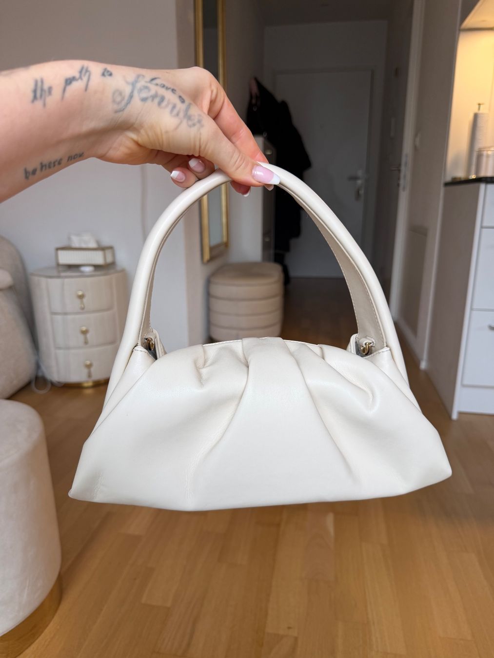Borse: THEMOIRE HERA SHOULDER BAG – Nuovo (secondo la descrizione) da Neuhausen am Rheinfall venduto da jen_2bcj