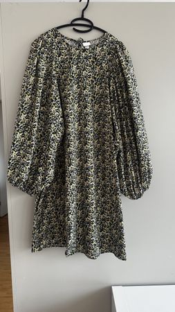 Schönes Blumenkleid  in Grösse L (42/44)