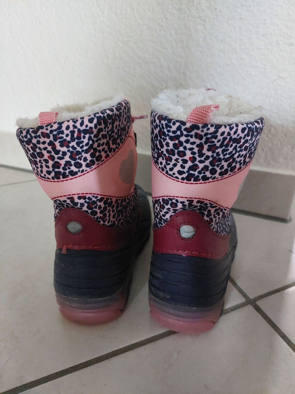 Scarpe per ragazze: Warme Kinder Winterstiefel Gr. 26, Pink mit Leopardemuster – Usato da Büttikon AG venduto da lca_v7pb 1