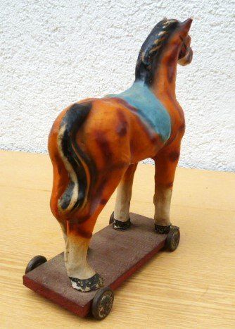 Jouets: Antikes Spielzeug - Pferd auf Wagen – D'occasion à Effretikon par Heimstudio 2
