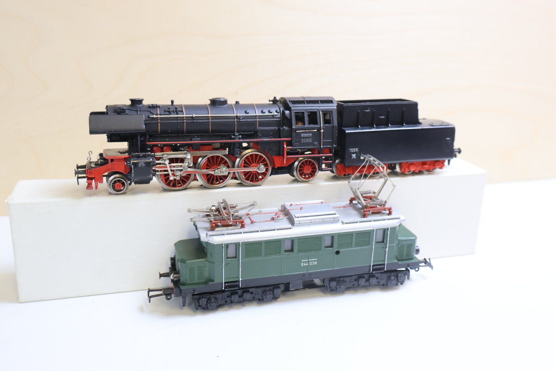 Märklin Modellini di ferrovie: Märklin 2 x grosse Loks - H0 Doppelpack - schöne Modelle – Usato da Winterthur venduto da Monstera 1