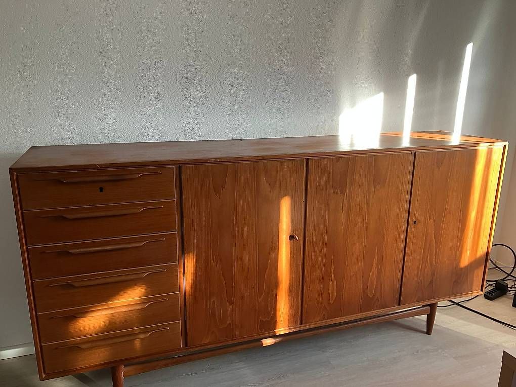 Credenze: Buffet design classique vintage bon état – Usato da Fribourg venduto da fairtrade1957