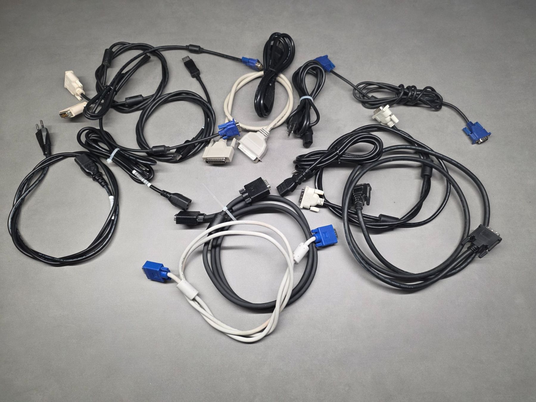 Câbles: Grosses PC Kabel- & Netzteil Konvolut – D'occasion à Lausen par -Vendetta- 7
