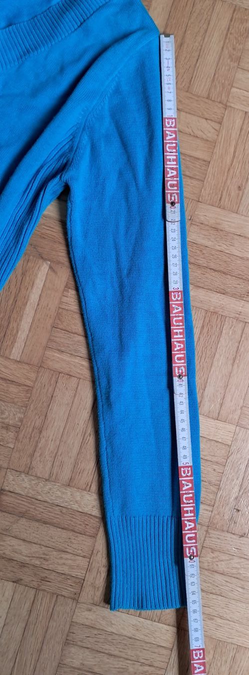 Maglioni & Felpe: Sehr schöner hellblauer Strickpullover, extralange Ärmel – Usato da Eschert venduto da PS.. 4
